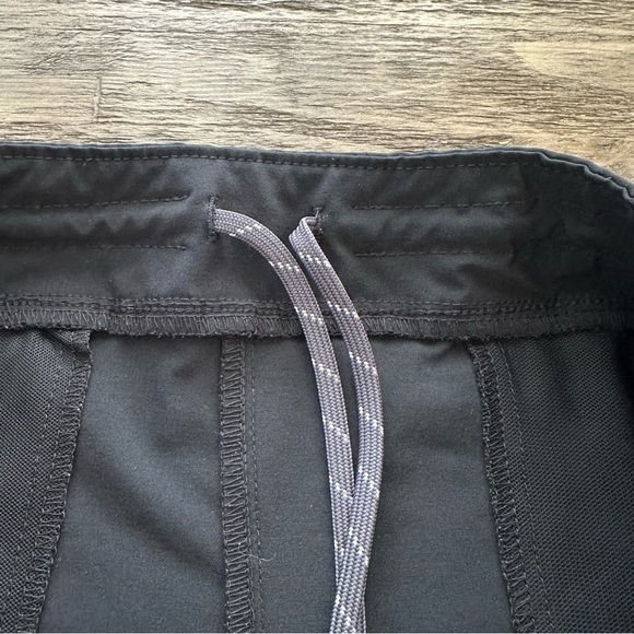 Columbia PFG Women’s Medium Black Backcast Performance Shorts 5” Stretch Fishing - Picture 6 of 7